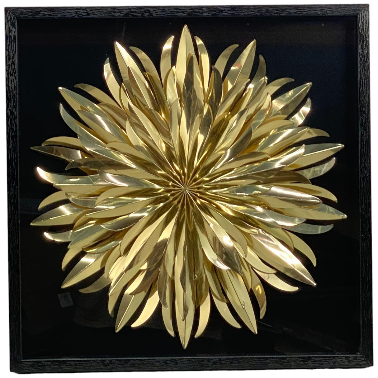 SILVERY GOLD GOLD ART WORK 60 X 4 X 60  CM