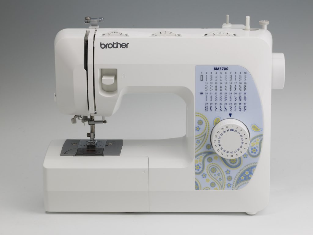 BROTHER WHITE ELECTRIC SEWING MACHINE 37 BUILT IN STITCHES 74 STITCH